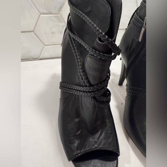 Vince Camuto Black Leather ASTAN Booties Peep Toe Tassel Size 5.5 Stiletto - Picture 5 of 10